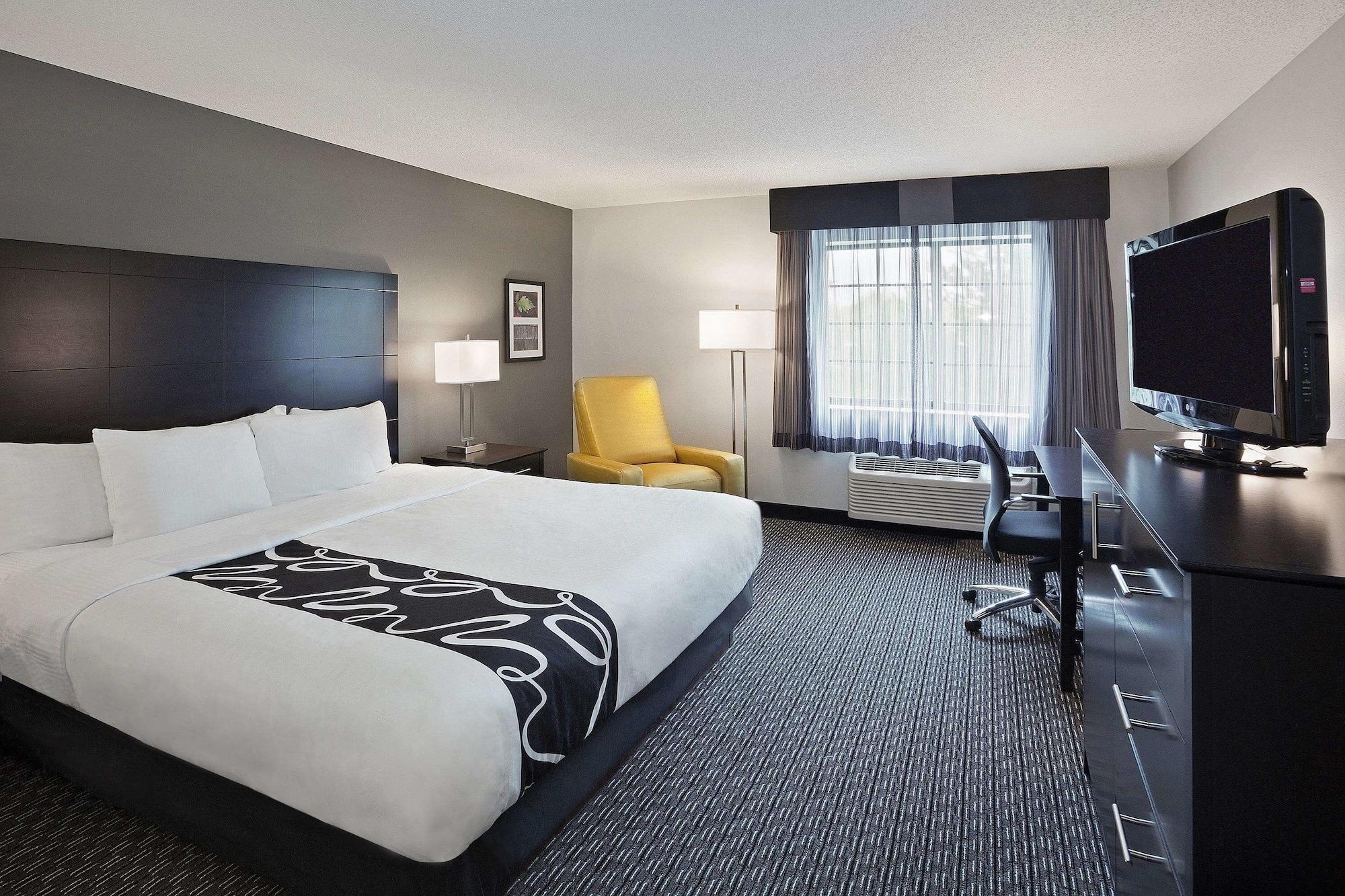 La Quinta By Wyndham Cleveland Macedonia Hotel Exterior photo