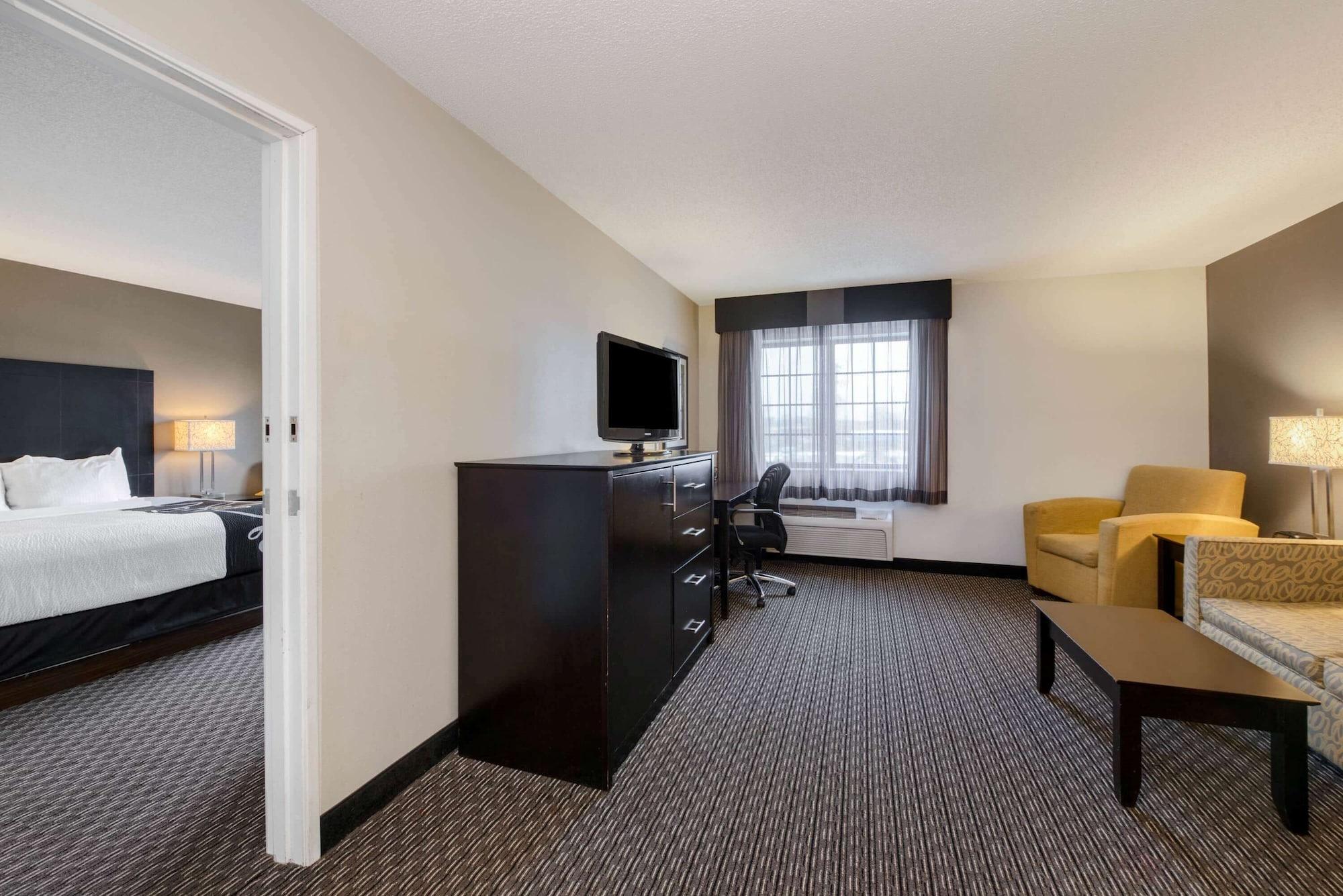 La Quinta By Wyndham Cleveland Macedonia Hotel Exterior photo