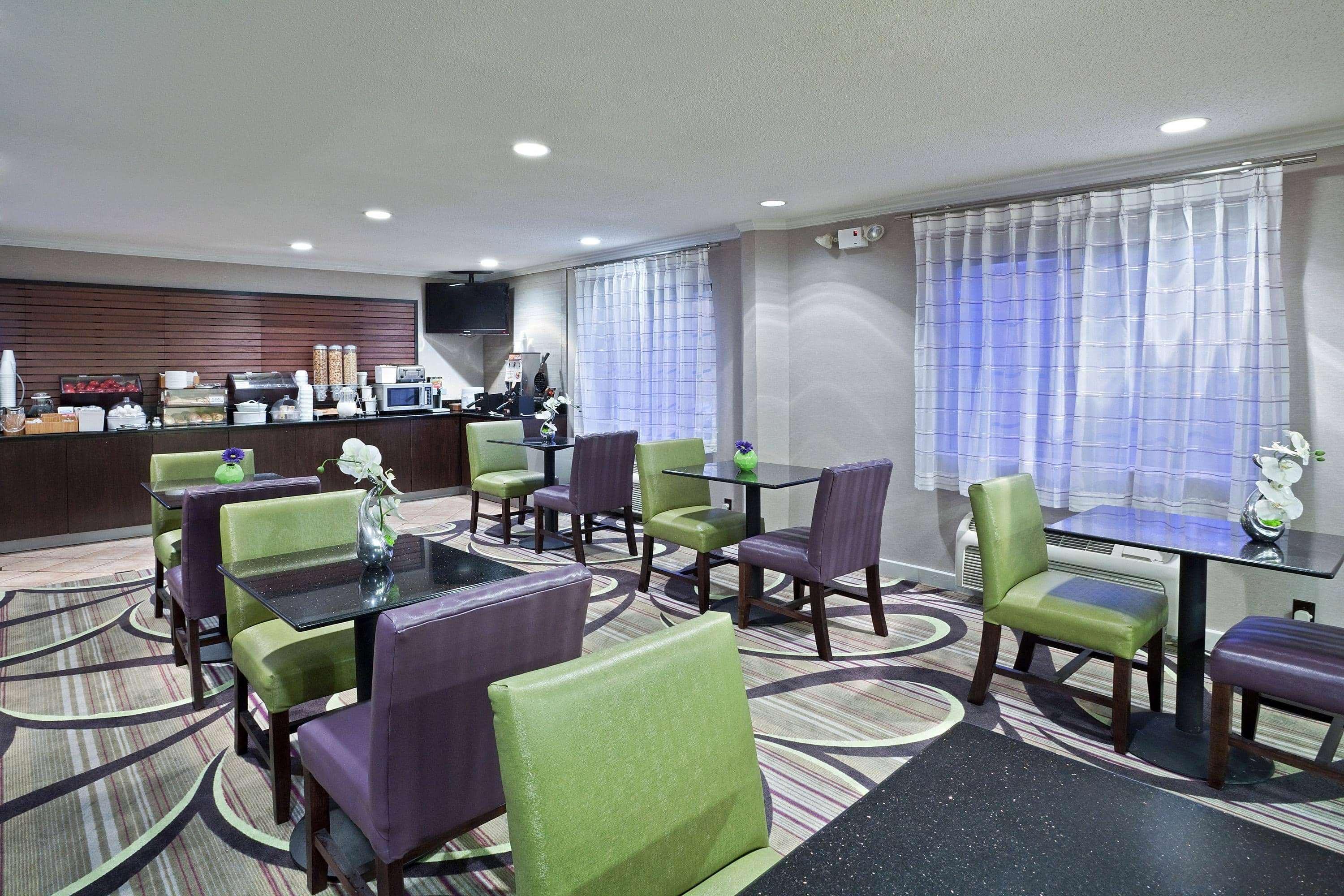 La Quinta By Wyndham Cleveland Macedonia Hotel Exterior photo