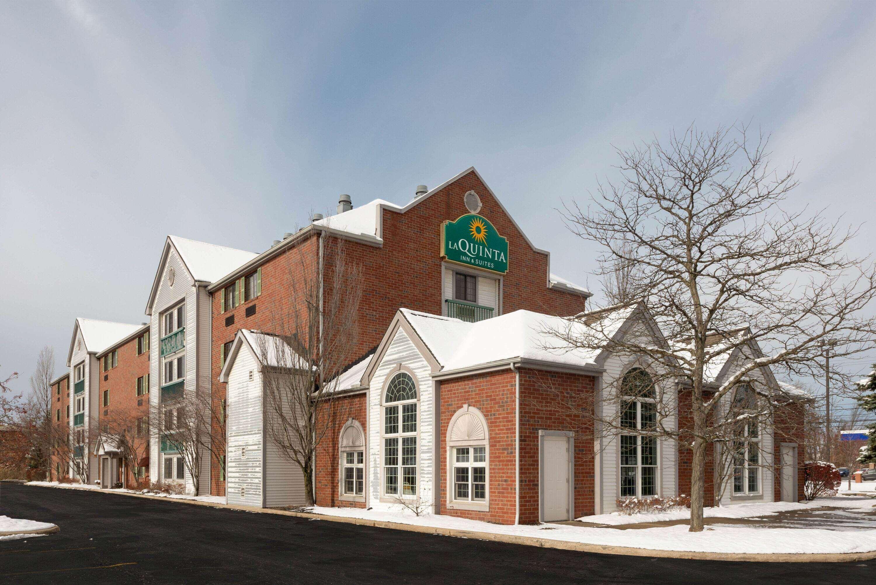 La Quinta By Wyndham Cleveland Macedonia Hotel Exterior photo