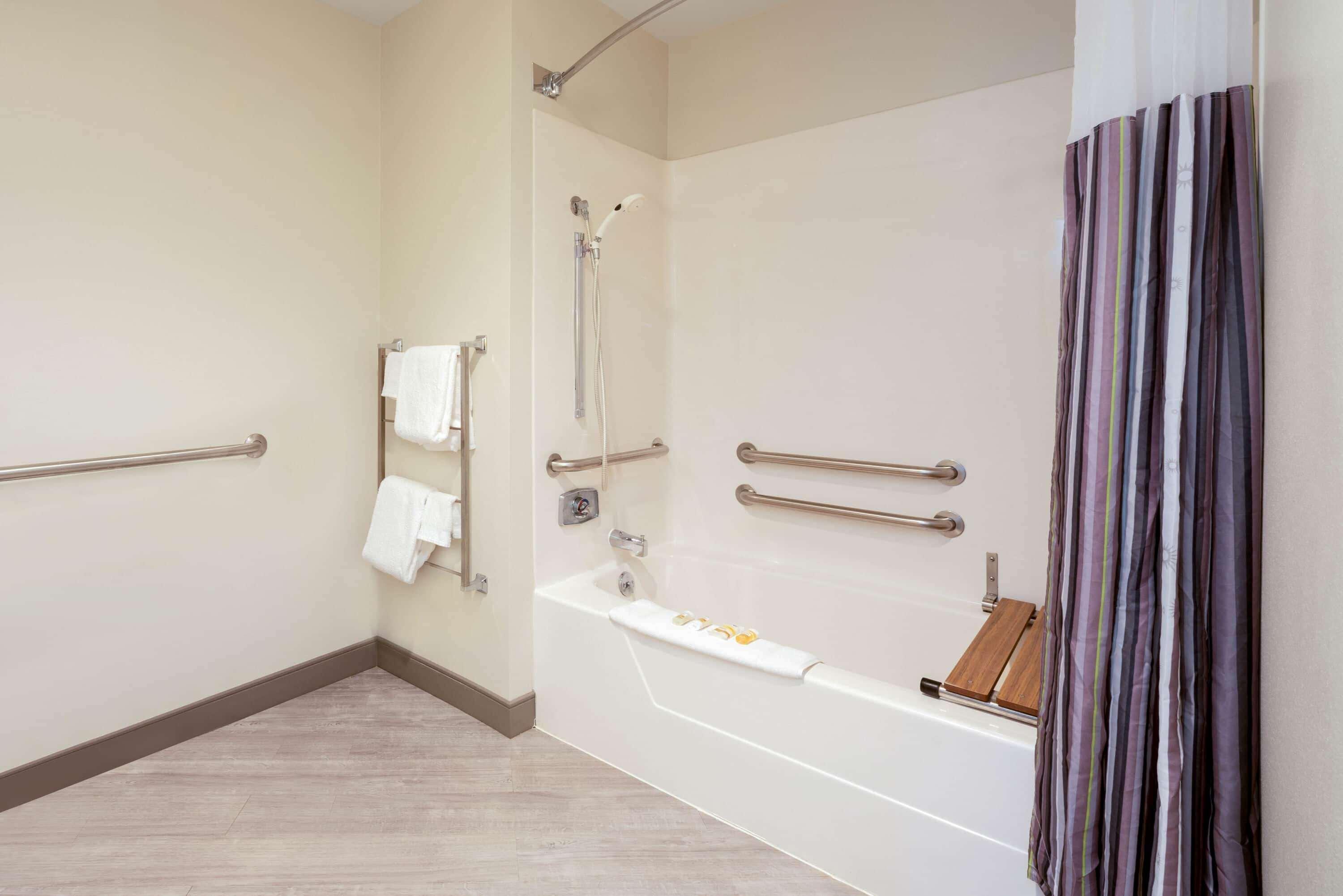 La Quinta By Wyndham Cleveland Macedonia Hotel Exterior photo