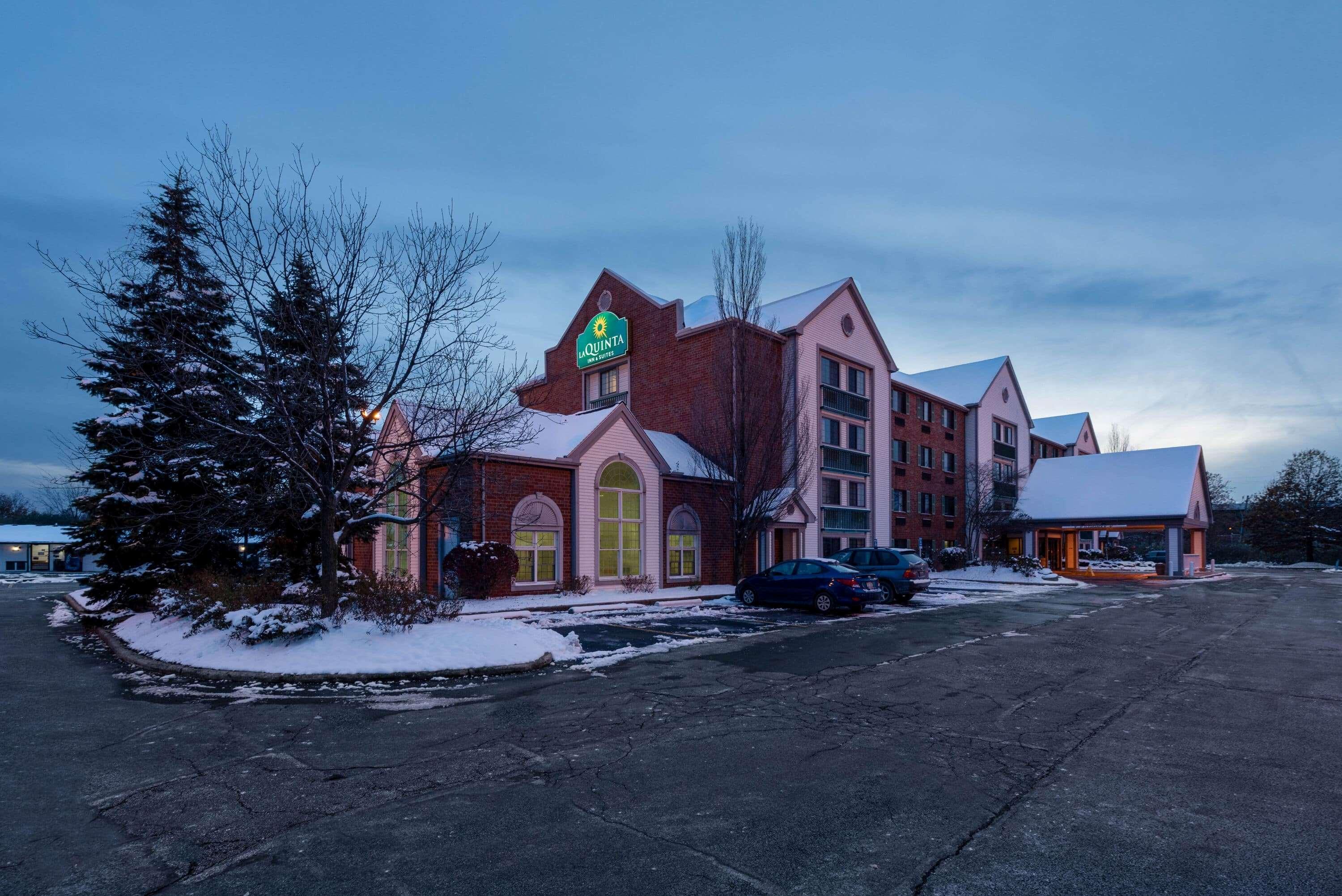La Quinta By Wyndham Cleveland Macedonia Hotel Exterior photo