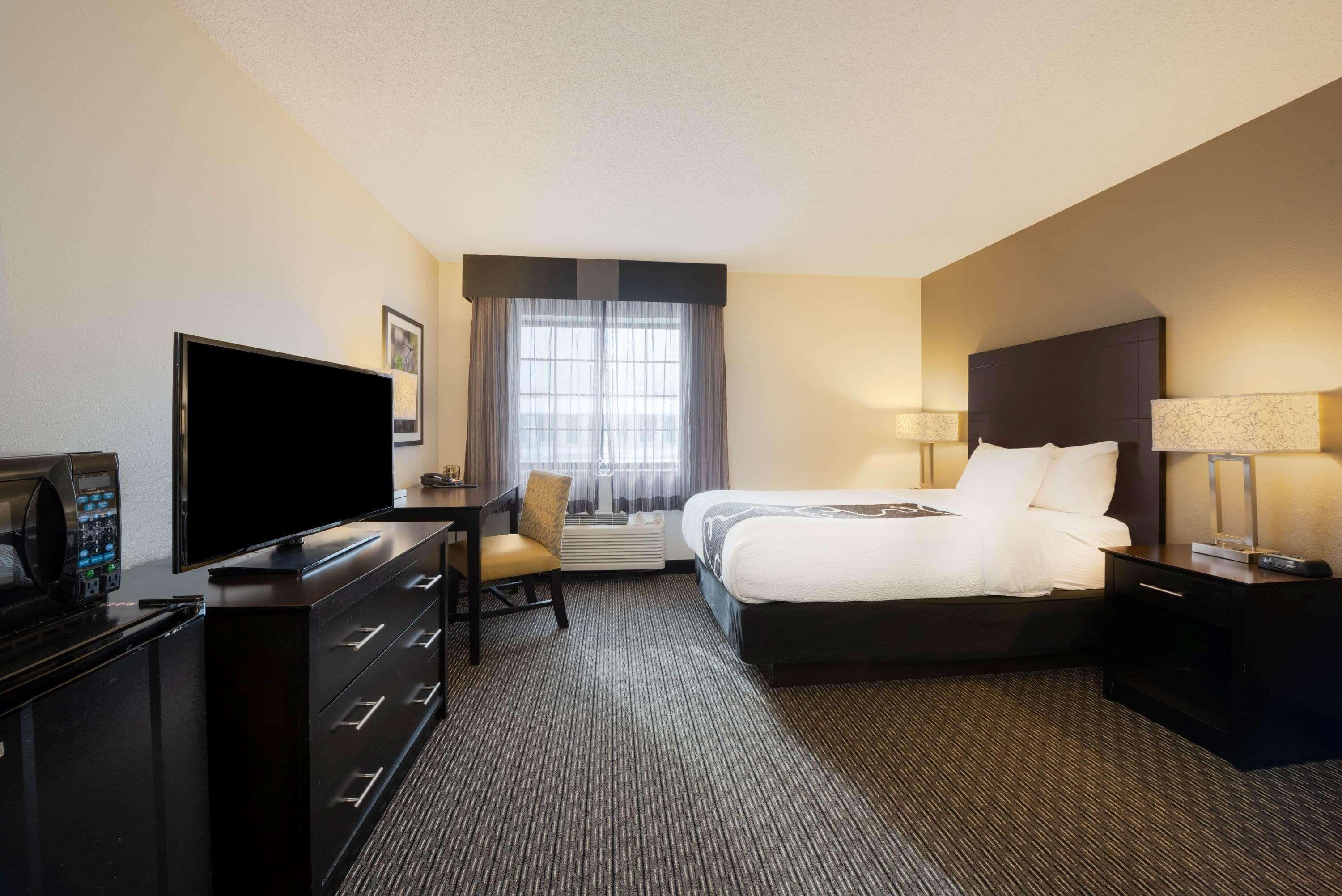 La Quinta By Wyndham Cleveland Macedonia Hotel Exterior photo