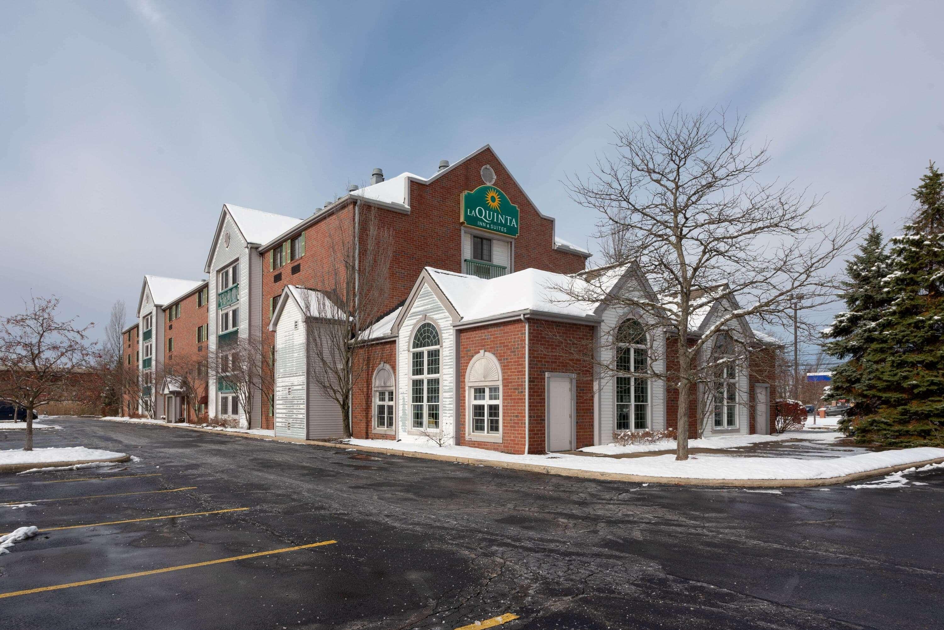 La Quinta By Wyndham Cleveland Macedonia Hotel Exterior photo